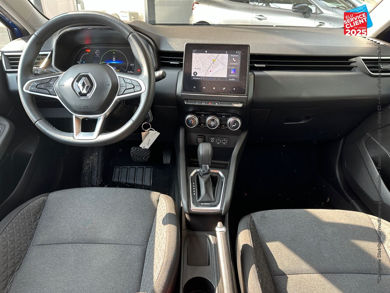 Véhicule d'occasion RENAULT CLIO 1.6 E-TECH HYBRIDE 140CH BUSINESS -21N GPS chez Toyota Verdun