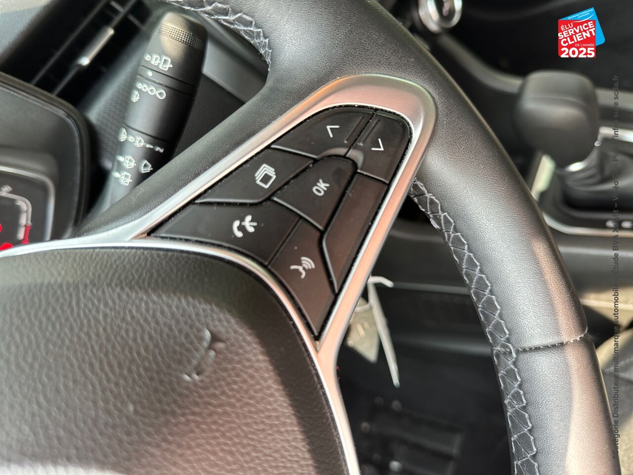 Véhicule d'occasion RENAULT CLIO 1.6 E-TECH HYBRIDE 140CH BUSINESS -21N GPS chez Toyota Verdun