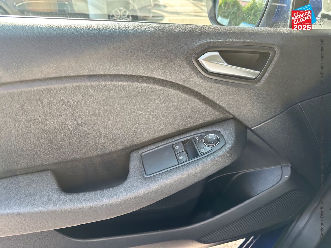 Véhicule d'occasion RENAULT CLIO 1.6 E-TECH HYBRIDE 140CH BUSINESS -21N GPS chez Toyota Verdun