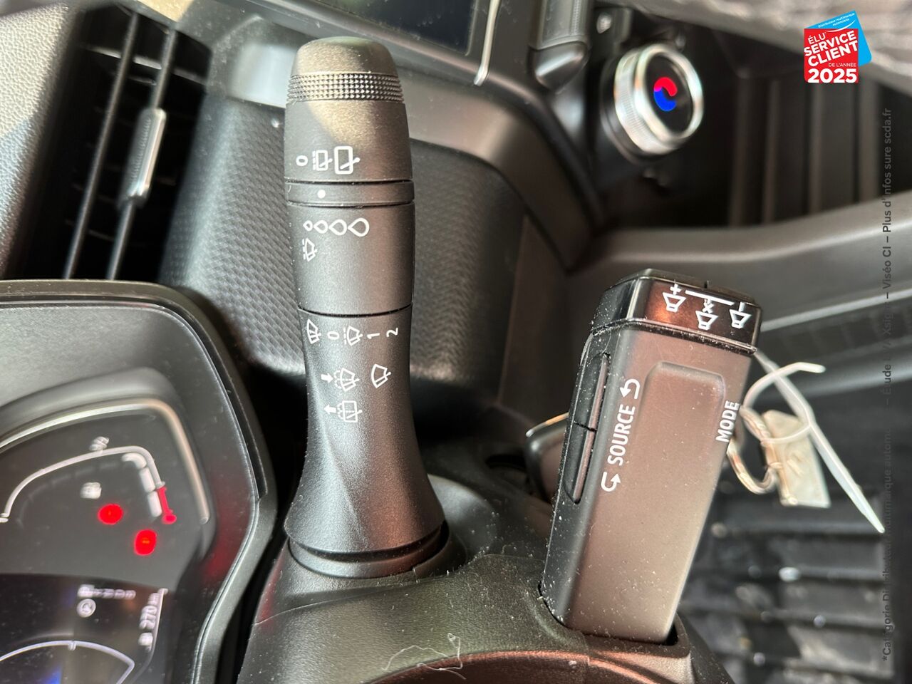 Véhicule d'occasion RENAULT CLIO 1.6 E-TECH HYBRIDE 140CH BUSINESS -21N GPS chez Toyota Verdun