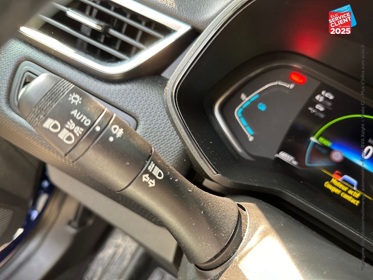 Véhicule d'occasion RENAULT CLIO 1.6 E-TECH HYBRIDE 140CH BUSINESS -21N GPS chez Toyota Verdun