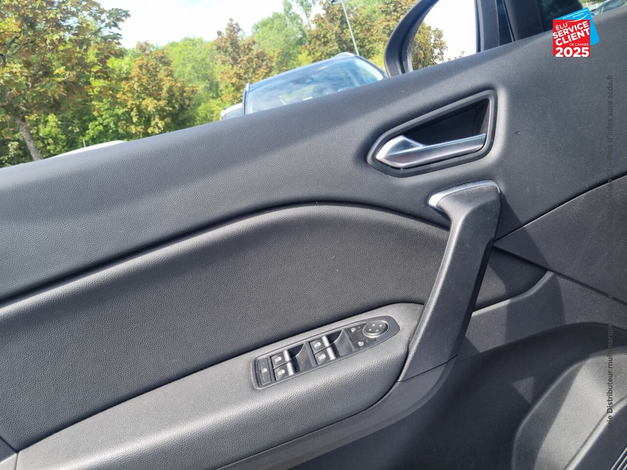 Véhicule d'occasion RENAULT CAPTUR 1.6 E-TECH HYBRIDE 145CH RIVE GAUCHE chez Hyundai Epernay