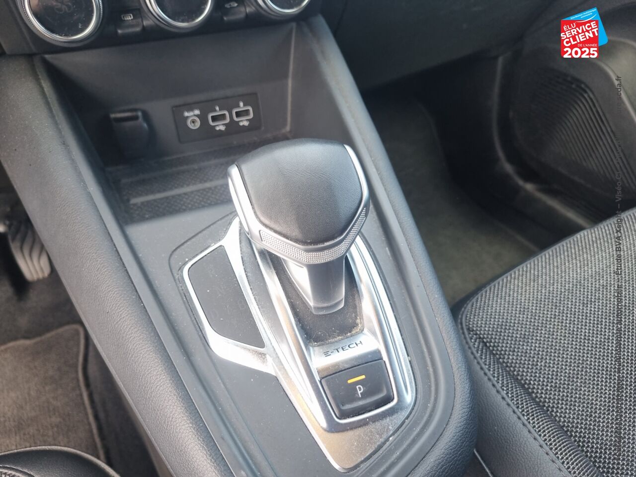 Véhicule d'occasion RENAULT CAPTUR 1.6 E-TECH HYBRIDE 145CH RIVE GAUCHE chez Hyundai Epernay