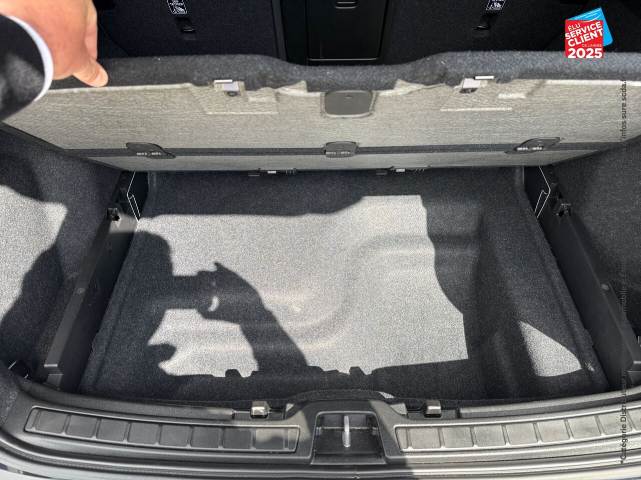 Véhicule d'occasion VOLVO XC40 RECHARGE 231CH PLUS EDT SIEGE CHAUF VOLANT CHAUF CAMERA GPS chez Volvo Epernay
