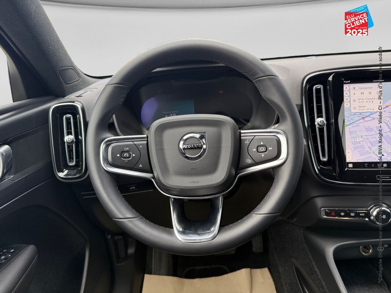 Véhicule d'occasion VOLVO XC40 RECHARGE 231CH PLUS EDT SIEGE CHAUF VOLANT CHAUF CAMERA GPS chez Volvo Epernay