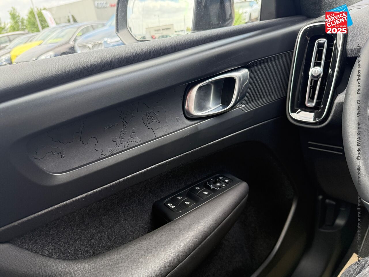 Véhicule d'occasion VOLVO XC40 RECHARGE 231CH PLUS EDT SIEGE CHAUF VOLANT CHAUF CAMERA GPS chez Volvo Epernay
