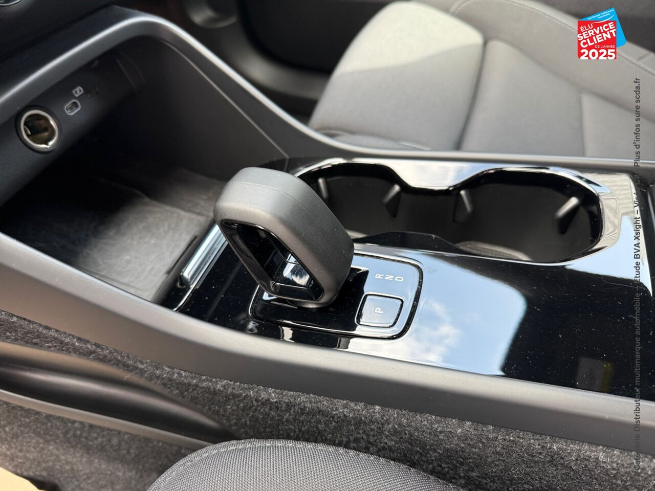 Véhicule d'occasion VOLVO XC40 RECHARGE 231CH PLUS EDT SIEGE CHAUF VOLANT CHAUF CAMERA GPS chez Volvo Epernay