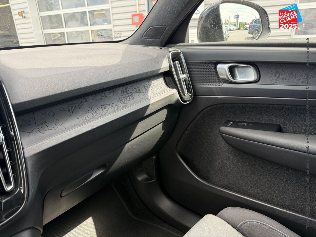 Véhicule d'occasion VOLVO XC40 RECHARGE 231CH PLUS EDT SIEGE CHAUF VOLANT CHAUF CAMERA GPS chez Volvo Epernay