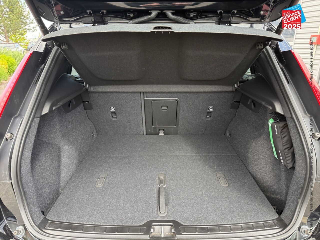 Véhicule d'occasion VOLVO XC40 RECHARGE 231CH PLUS EDT SIEGE CHAUF VOLANT CHAUF CAMERA GPS chez Volvo Epernay