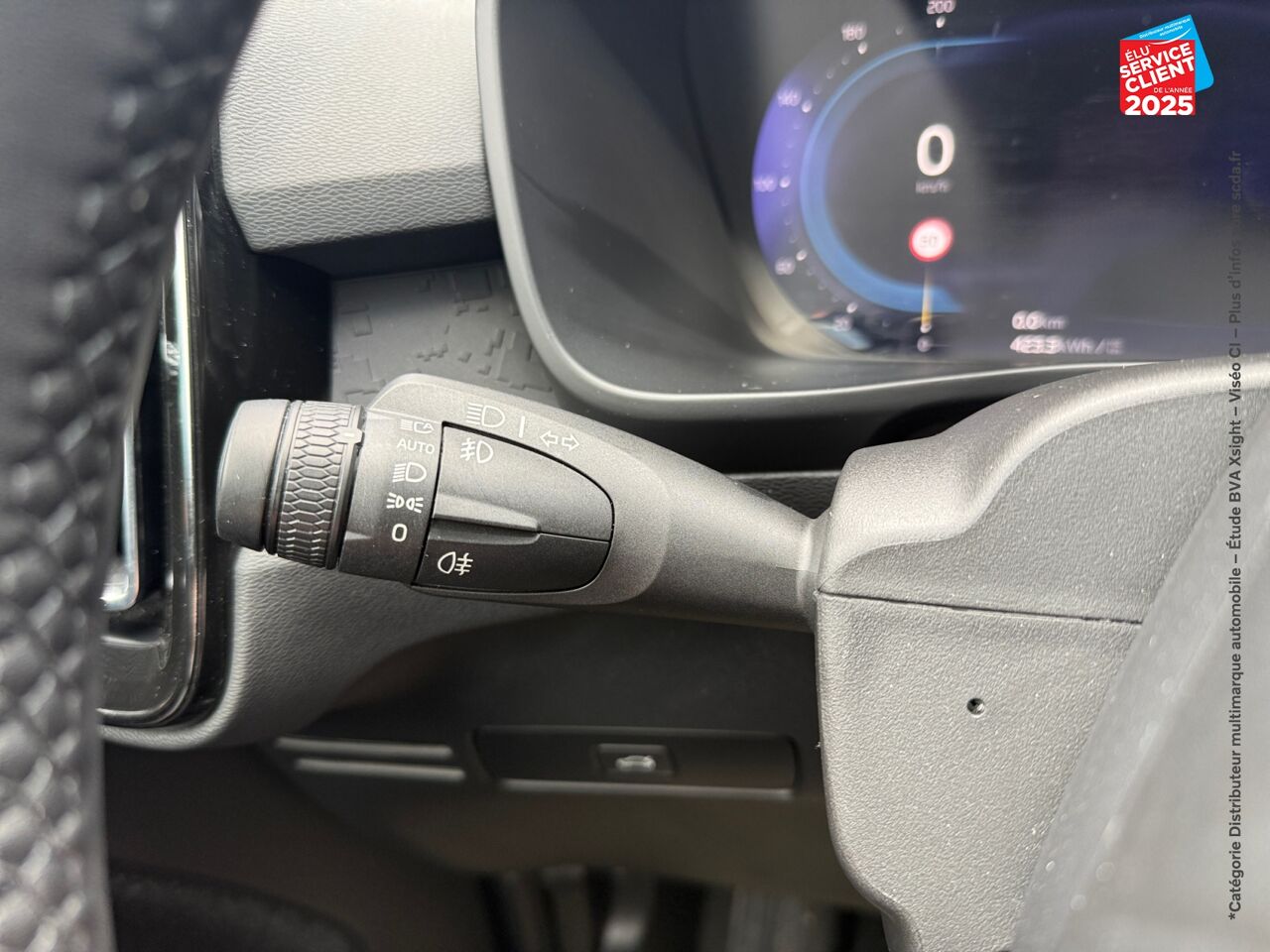 Véhicule d'occasion VOLVO XC40 RECHARGE 231CH PLUS EDT SIEGE CHAUF VOLANT CHAUF CAMERA GPS chez Volvo Epernay