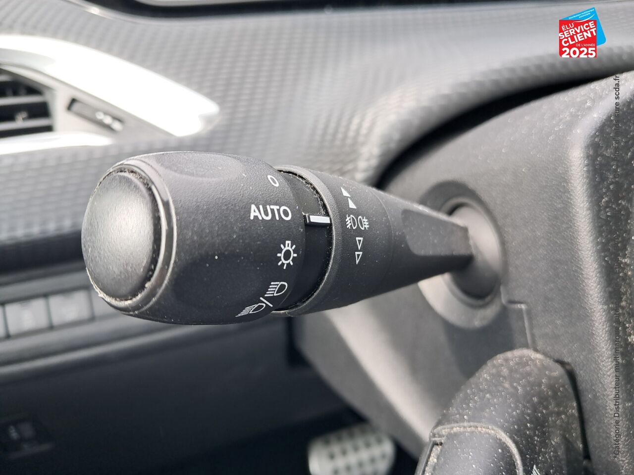 Véhicule d'occasion PEUGEOT 208 1.2 PURETECH 110CH FELINE SS EAT6 5CV 5P chez Renault Sélestat