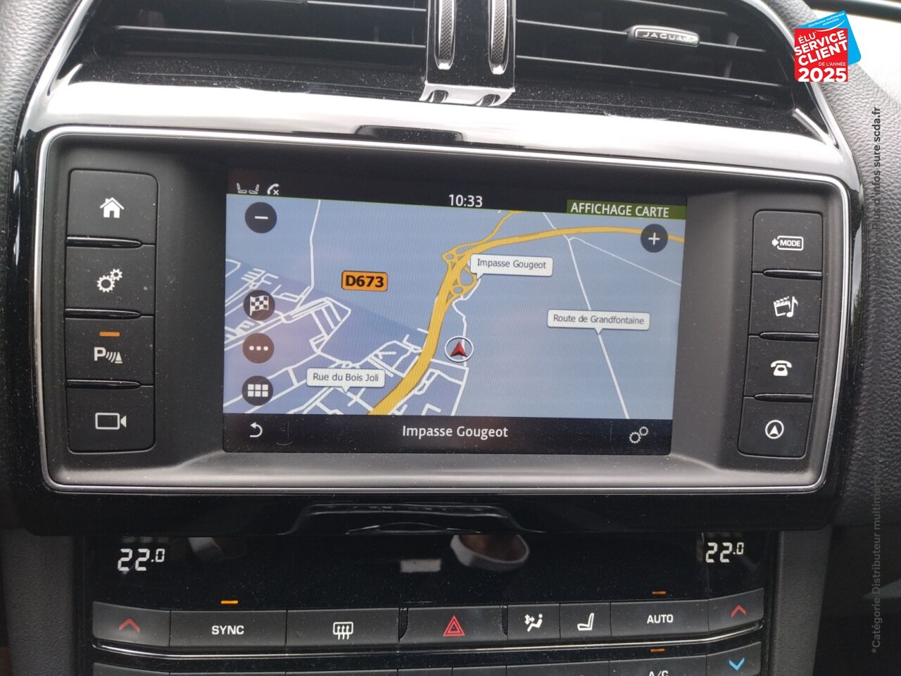 Véhicule d'occasion JAGUAR F-PACE 2.0D 180CH R-SPORT 4X4 BVA8 chez BMW Pontarlier
