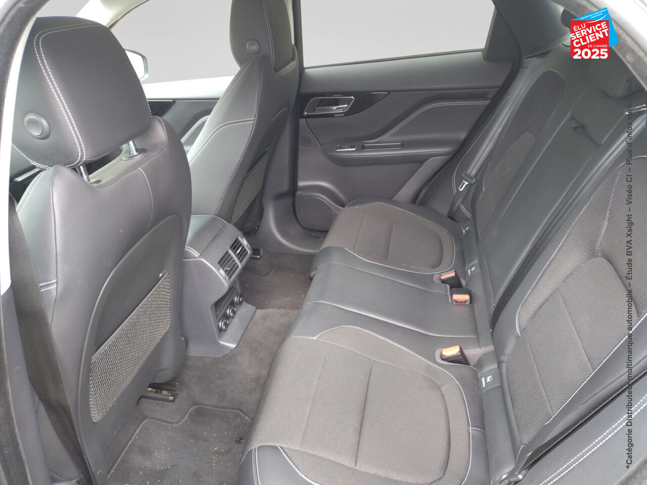 Véhicule d'occasion JAGUAR F-PACE 2.0D 180CH R-SPORT 4X4 BVA8 chez BMW Pontarlier