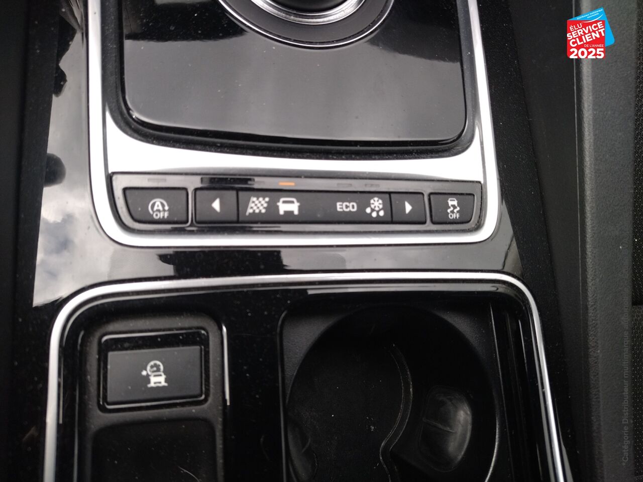Véhicule d'occasion JAGUAR F-PACE 2.0D 180CH R-SPORT 4X4 BVA8 chez BMW Pontarlier