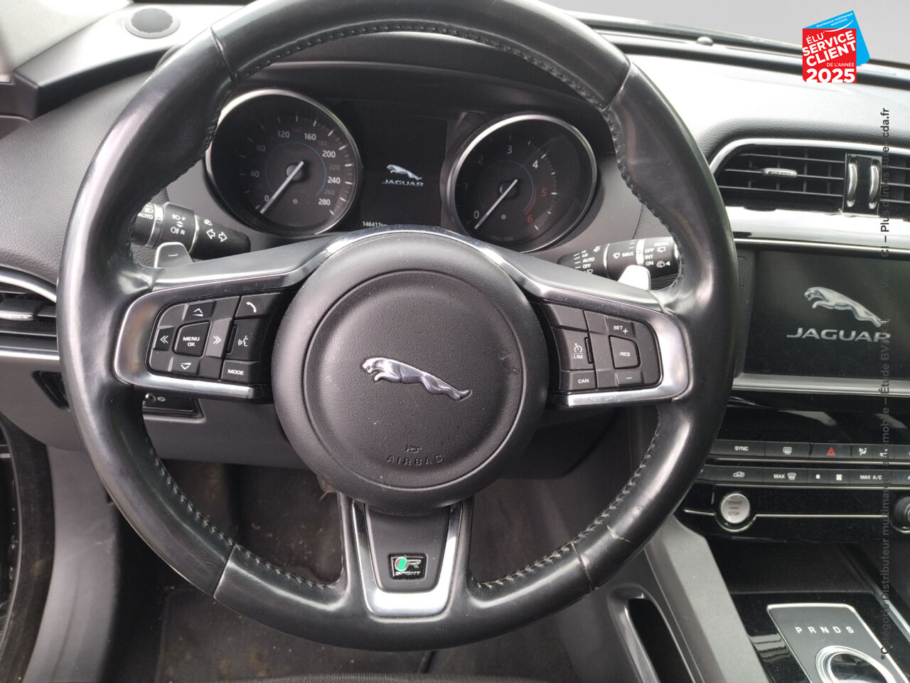 Véhicule d'occasion JAGUAR F-PACE 2.0D 180CH R-SPORT 4X4 BVA8 chez BMW Pontarlier