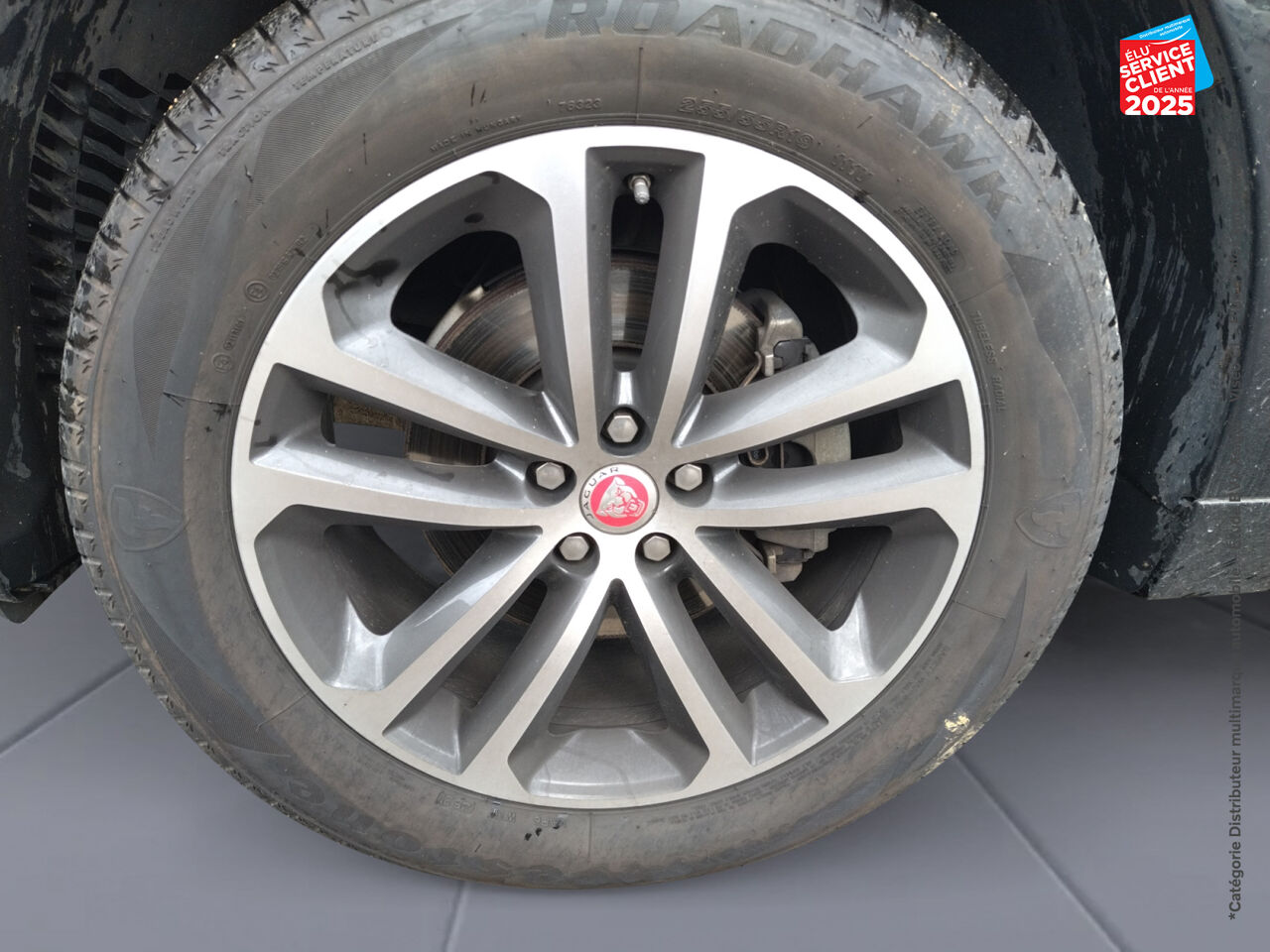 Véhicule d'occasion JAGUAR F-PACE 2.0D 180CH R-SPORT 4X4 BVA8 chez BMW Pontarlier