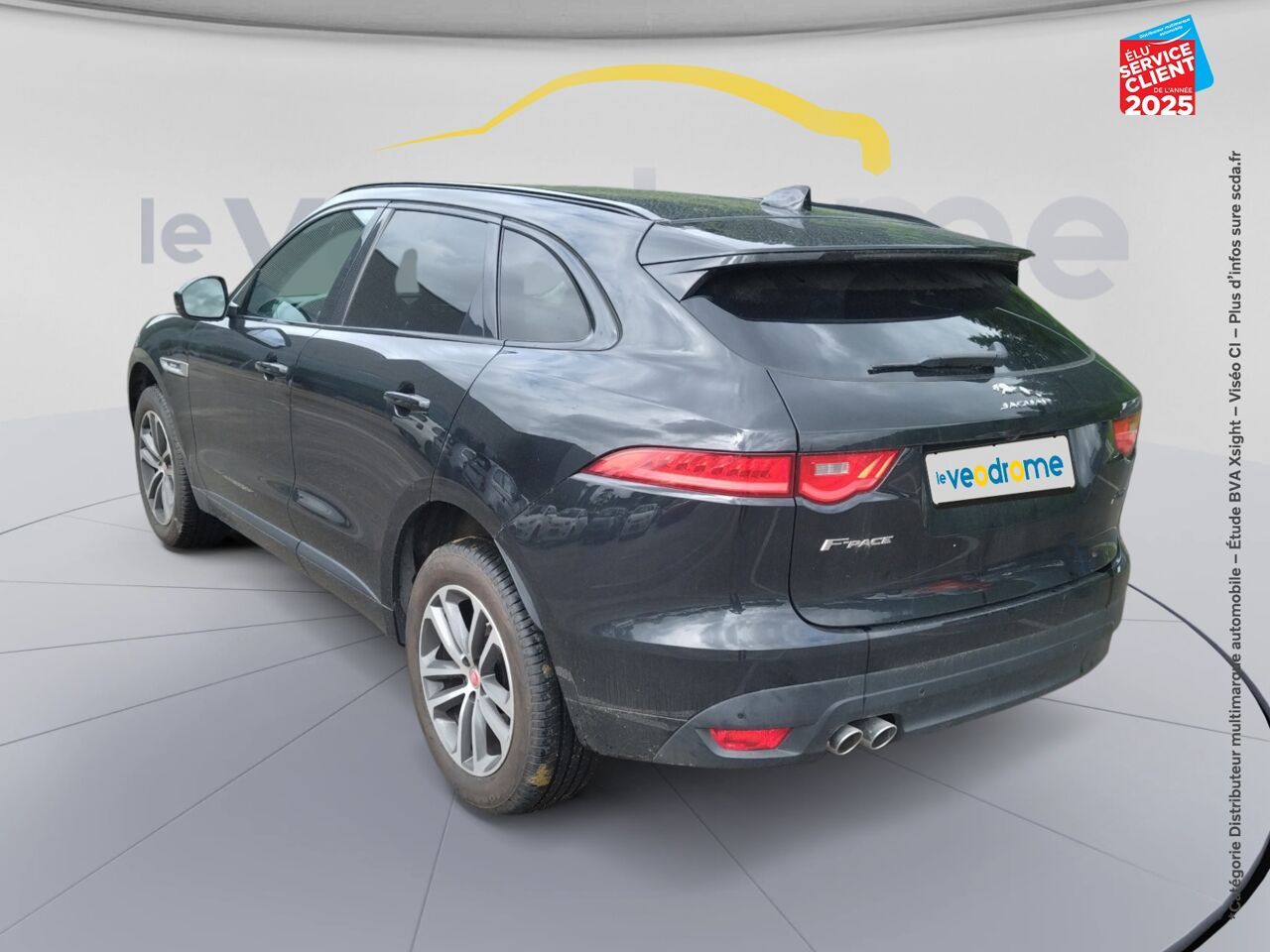 Véhicule d'occasion JAGUAR F-PACE 2.0D 180CH R-SPORT 4X4 BVA8 chez BMW Pontarlier