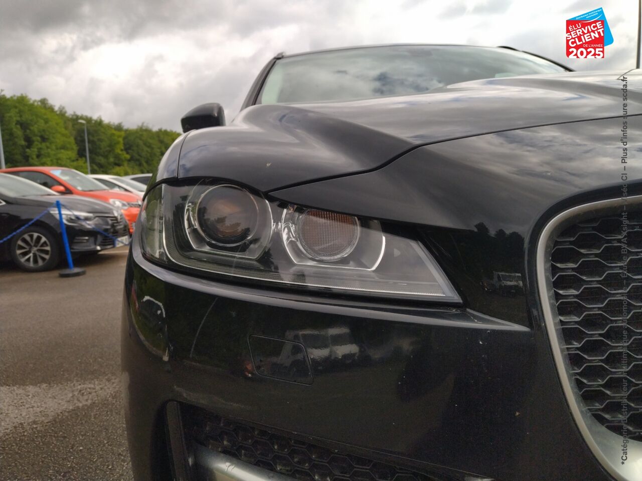 Véhicule d'occasion JAGUAR F-PACE 2.0D 180CH R-SPORT 4X4 BVA8 chez BMW Pontarlier