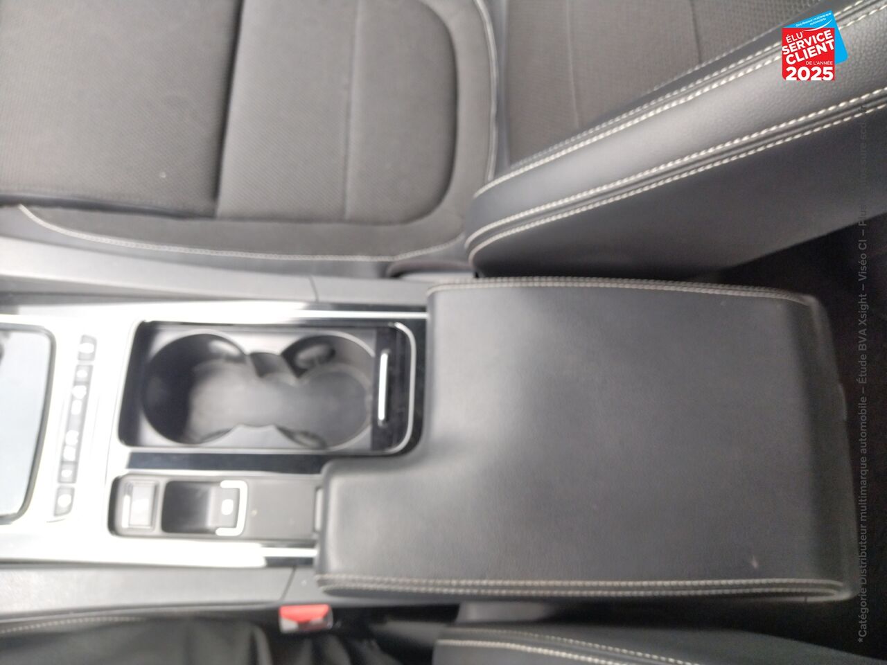 Véhicule d'occasion JAGUAR F-PACE 2.0D 180CH R-SPORT 4X4 BVA8 chez BMW Pontarlier