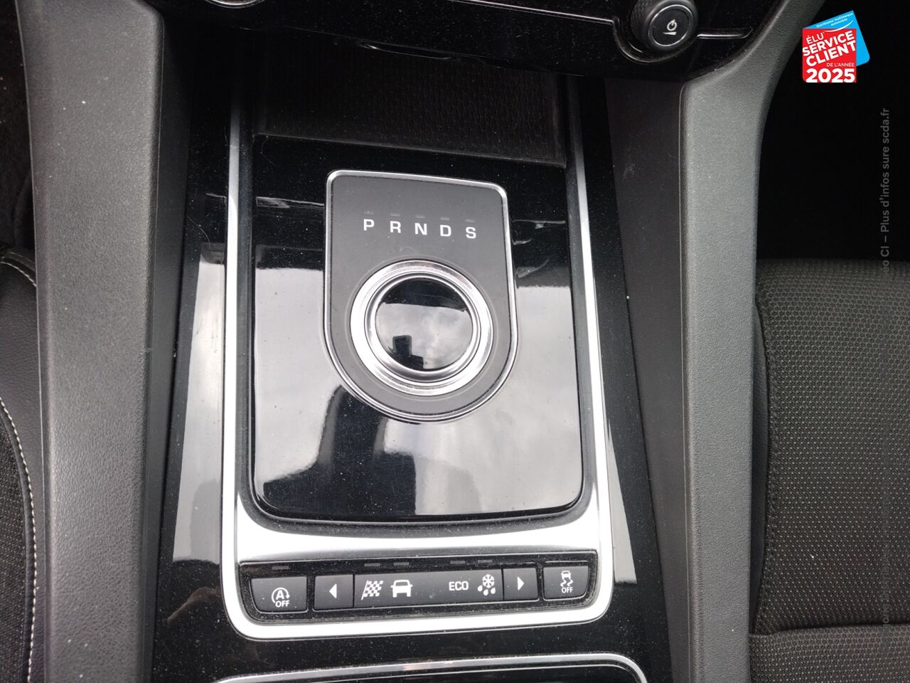 Véhicule d'occasion JAGUAR F-PACE 2.0D 180CH R-SPORT 4X4 BVA8 chez BMW Pontarlier