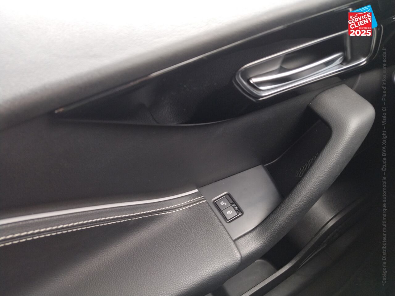 Véhicule d'occasion JAGUAR F-PACE 2.0D 180CH R-SPORT 4X4 BVA8 chez BMW Pontarlier