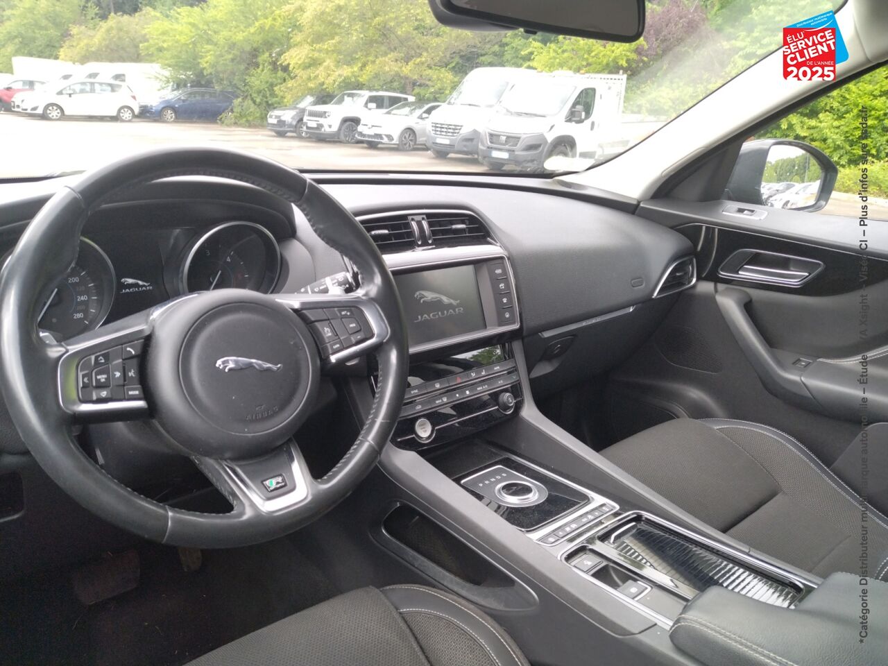 Véhicule d'occasion JAGUAR F-PACE 2.0D 180CH R-SPORT 4X4 BVA8 chez BMW Pontarlier