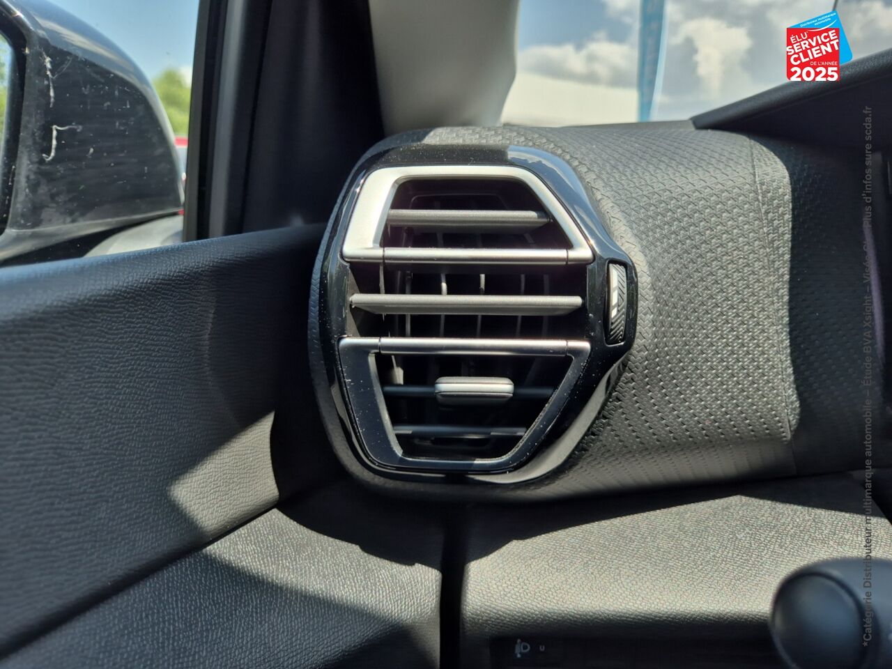 Véhicule d'occasion CITROEN C4 PURETECH 130CH S/S SHINE EAT8 SIEGES CHAUF GPS CAMERA chez Toyota Bar le Duc