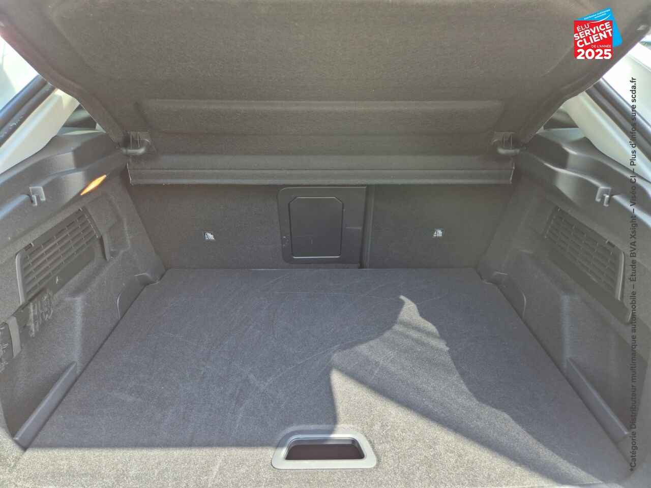 Véhicule d'occasion CITROEN C4 PURETECH 130CH S/S SHINE EAT8 SIEGES CHAUF GPS CAMERA chez Toyota Bar le Duc