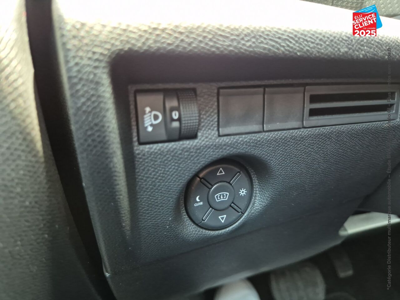 Véhicule d'occasion CITROEN C4 PURETECH 130CH S/S SHINE EAT8 SIEGES CHAUF GPS CAMERA chez Toyota Bar le Duc