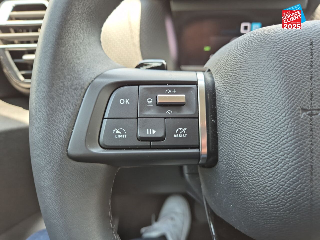 Véhicule d'occasion CITROEN C4 PURETECH 130CH S/S SHINE EAT8 SIEGES CHAUF GPS CAMERA chez Toyota Bar le Duc