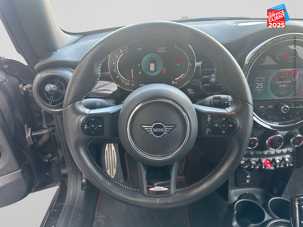 Véhicule d'occasion MINI MINI COOPER 136CH JOHN COOPER WORKS BVA7 TPANO SIEGES CHAUF/CUIR chez BMW Lons le Saunier