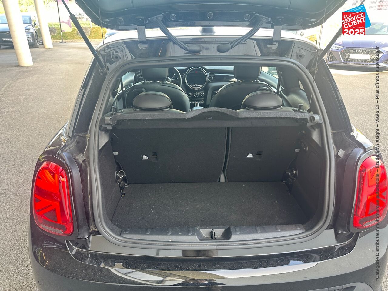 Véhicule d'occasion MINI MINI COOPER 136CH JOHN COOPER WORKS BVA7 TPANO SIEGES CHAUF/CUIR chez BMW Lons le Saunier