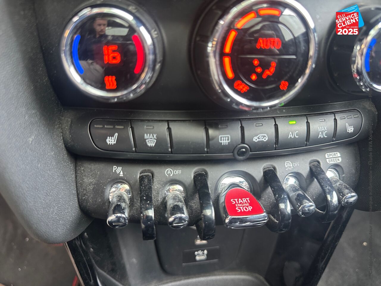 Véhicule d'occasion MINI MINI COOPER 136CH JOHN COOPER WORKS BVA7 TPANO SIEGES CHAUF/CUIR chez BMW Lons le Saunier