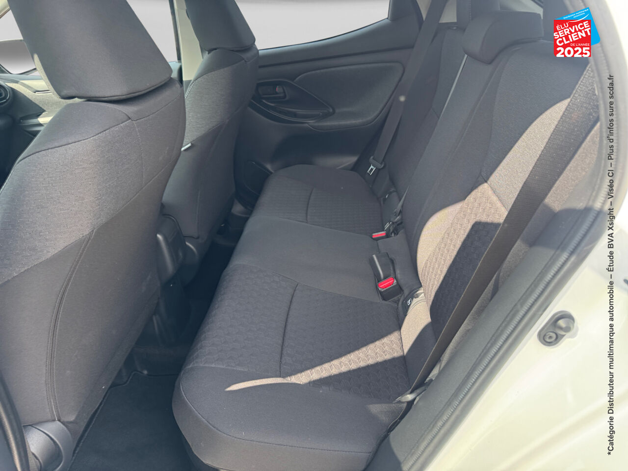 Véhicule d'occasion TOYOTA YARIS 116H DESIGN 5P MY22 chez Opel Saint-Dizier