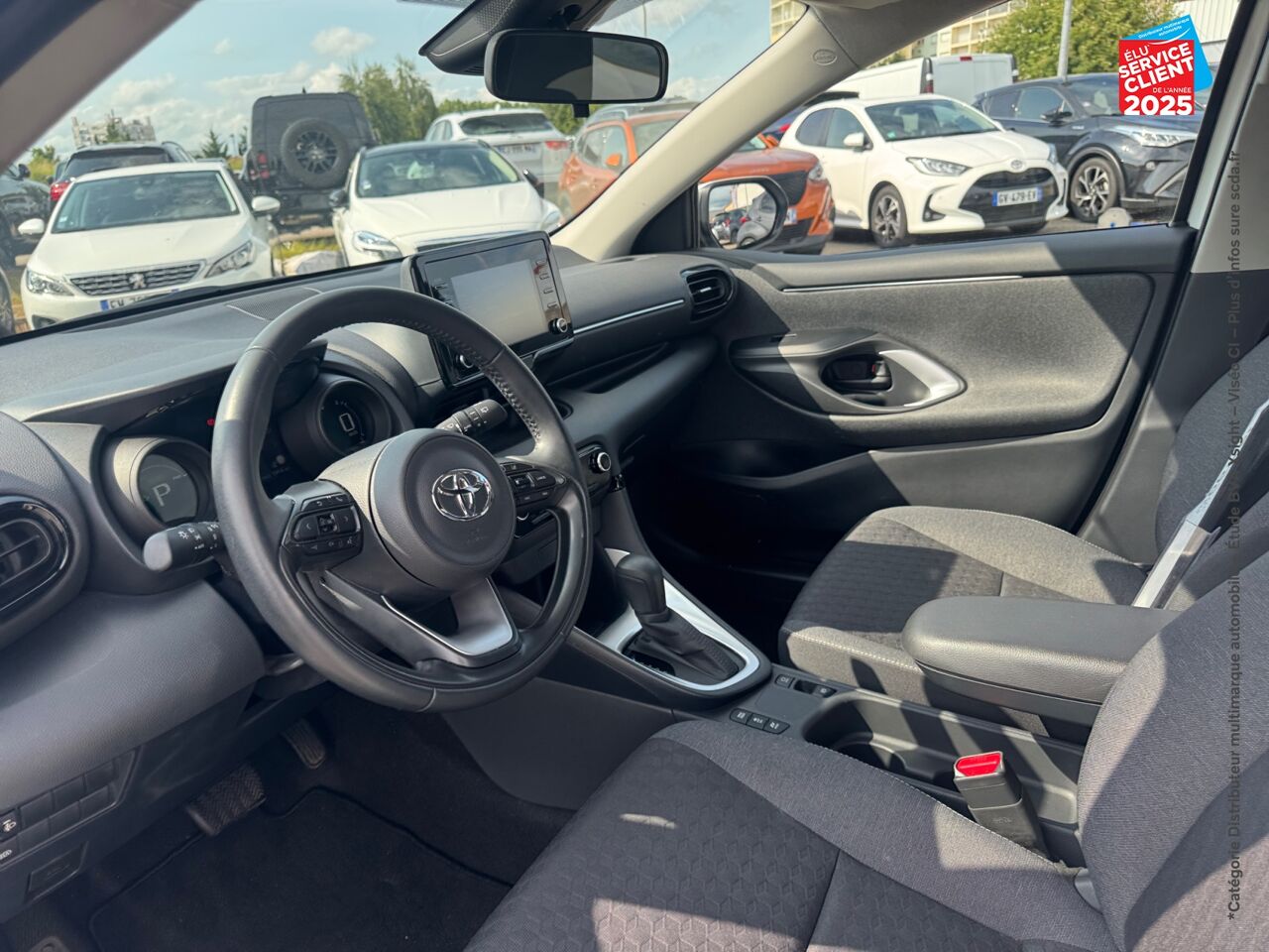 Véhicule d'occasion TOYOTA YARIS 116H DESIGN 5P MY22 chez Opel Saint-Dizier