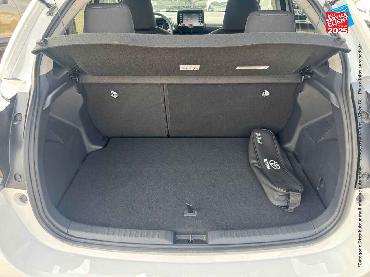 Véhicule d'occasion TOYOTA YARIS 116H DESIGN 5P MY22 chez Opel Saint-Dizier