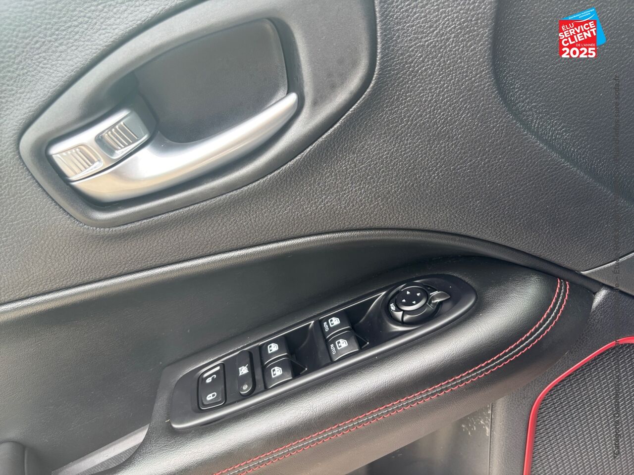 Véhicule d'occasion JEEP COMPASS 1.3 GSE T4 240CH TRAILHAWK 4XE PHEV AT6 chez Toyota Thionville
