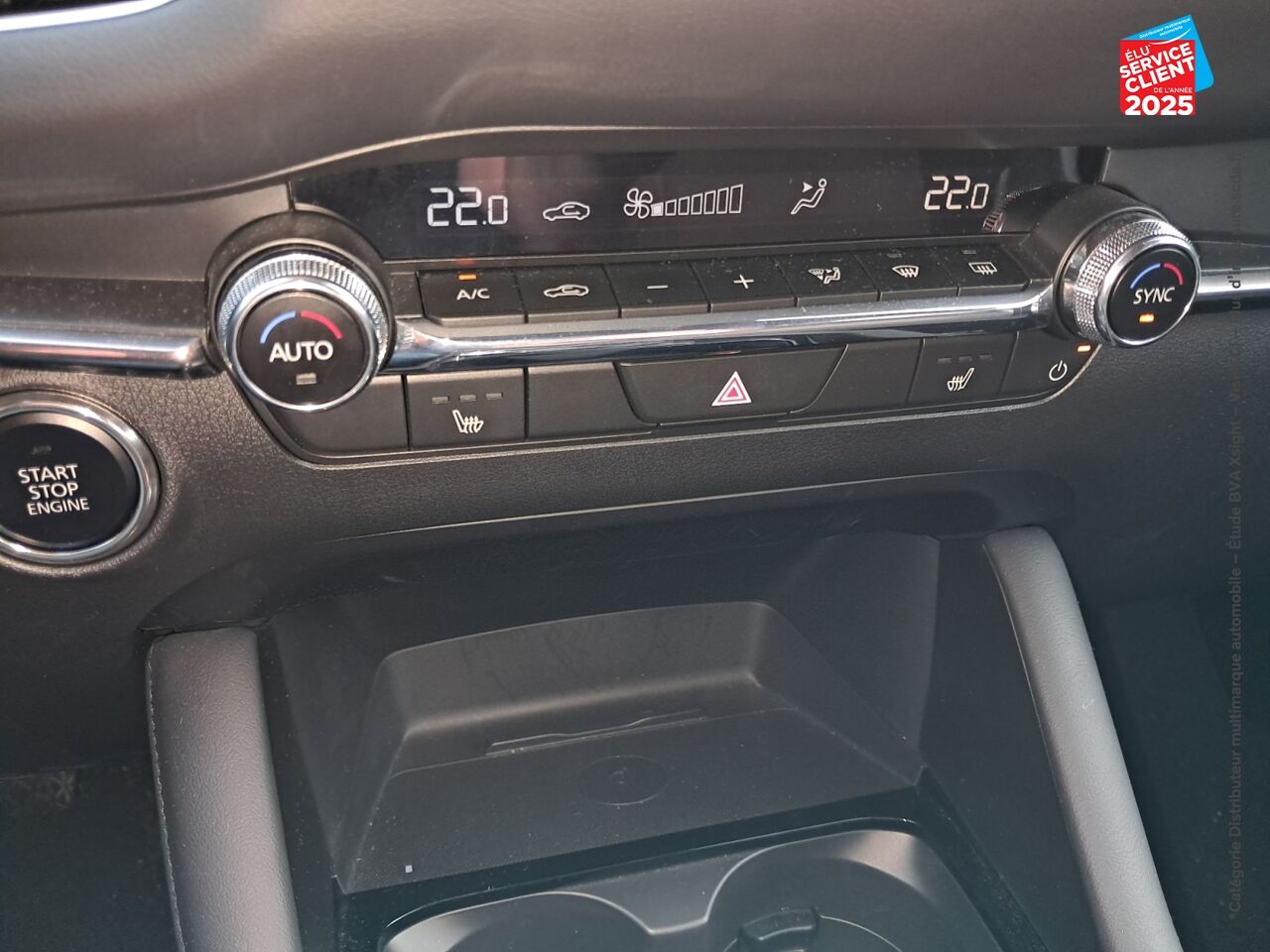 Véhicule d'occasion MAZDA MAZDA 3 2.0 E-SKYACTIV-G M-HYBRID 150CH EXCLUSIVE LINE 2024 chez Toyota Bar le Duc