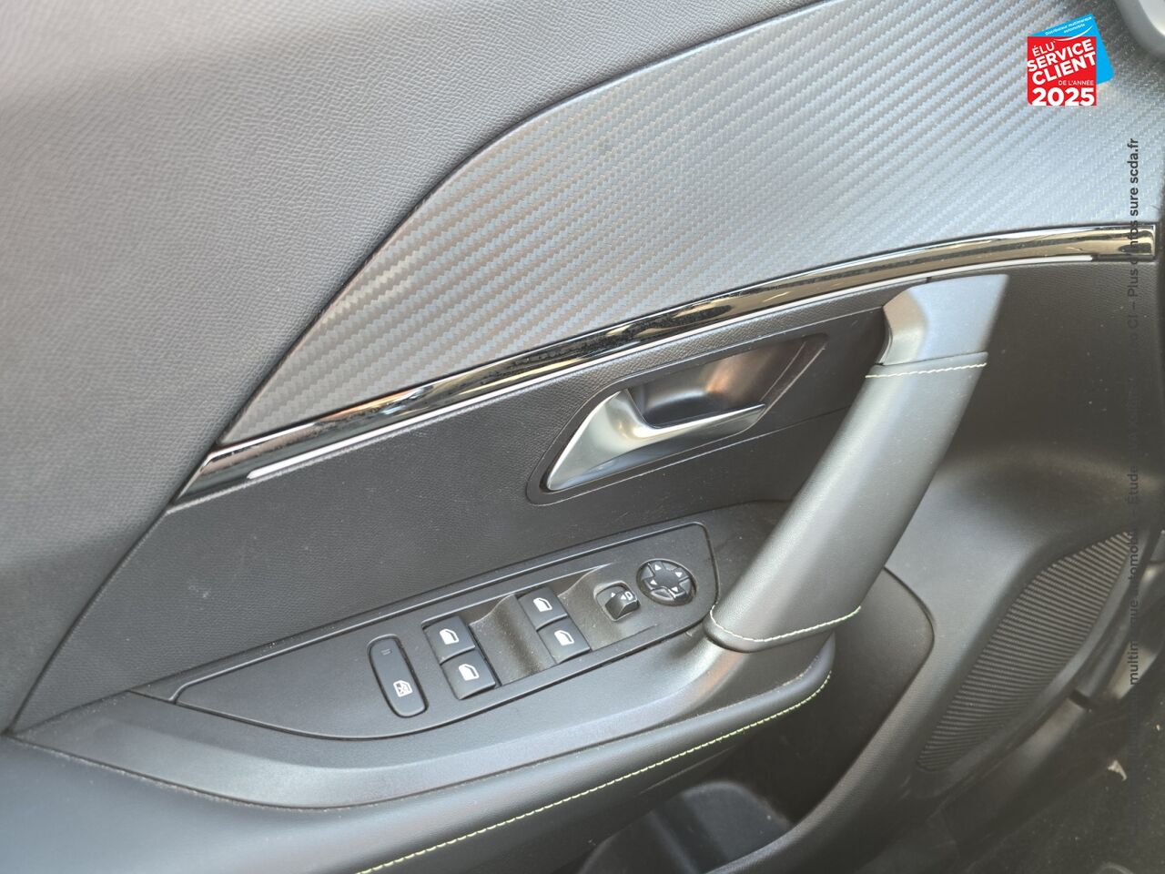 Véhicule d'occasion PEUGEOT 2008 1.5 BLUEHDI 130CH SS GT LINE EAT8 7CV chez Renault Colmar