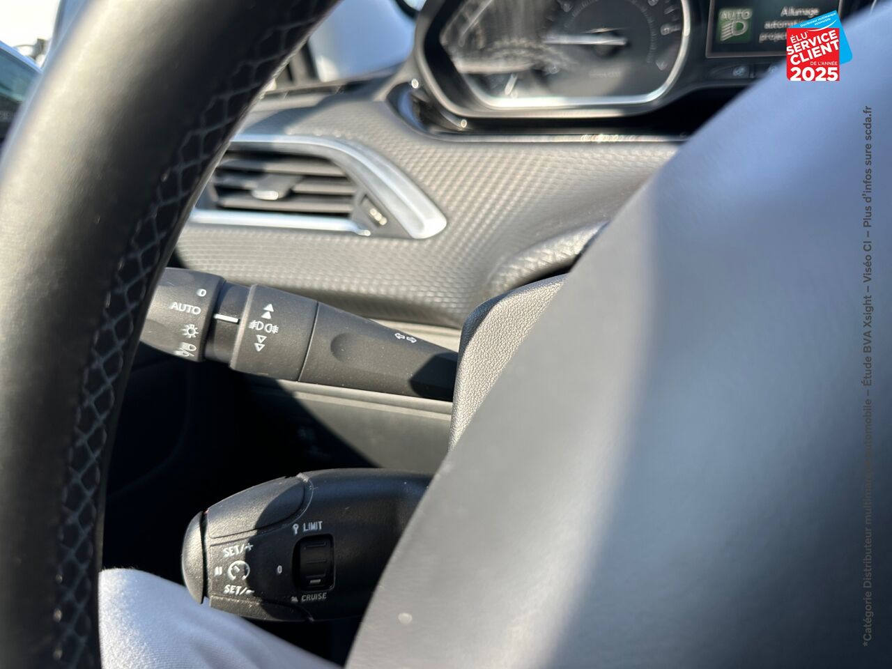 Véhicule d'occasion PEUGEOT 2008 1.2 PURETECH 110CH CROSSWAY S/S EAT6 CAMERA chez Toyota Bar le Duc