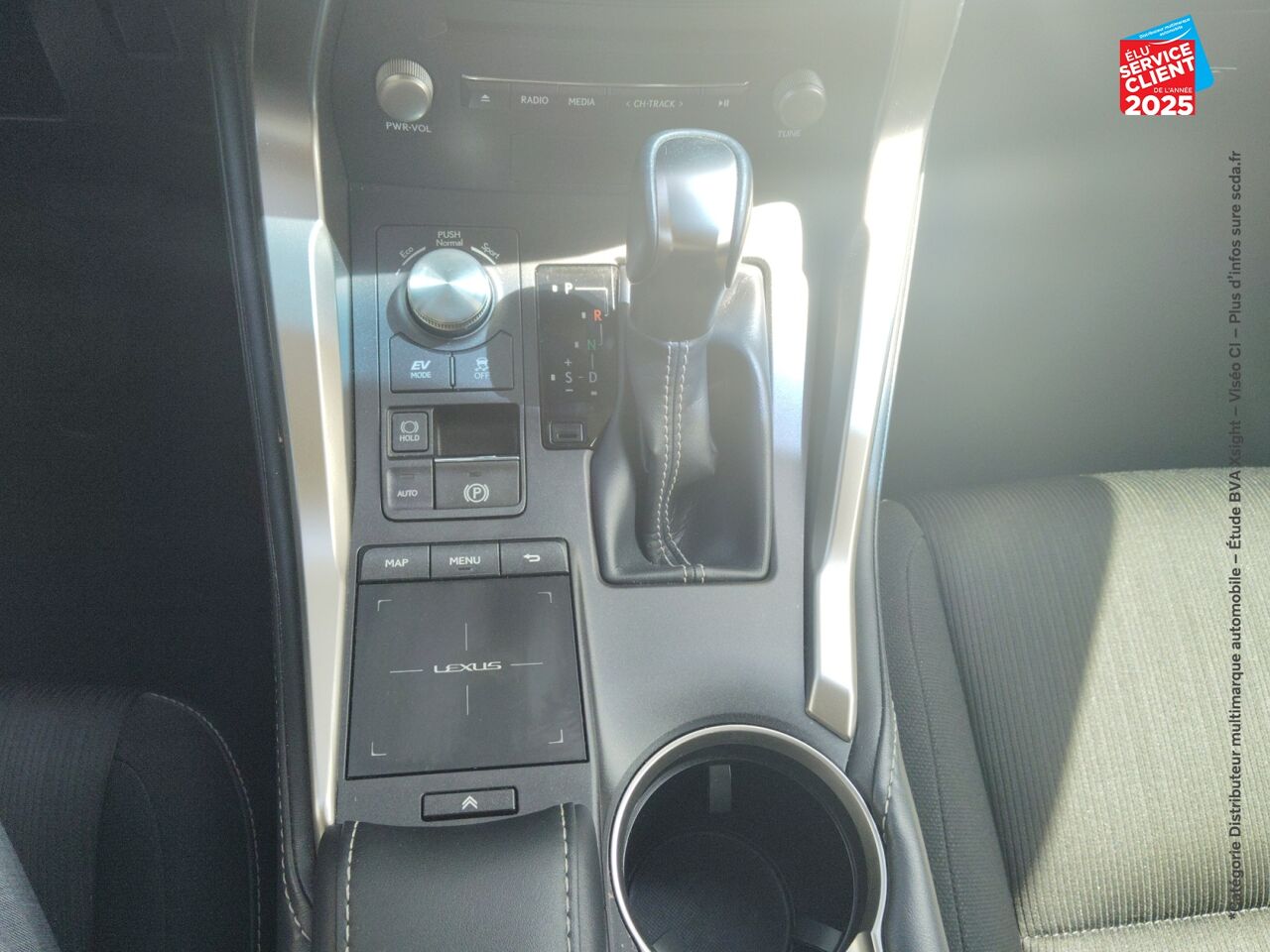 Véhicule d'occasion LEXUS NX 300H 4WD PACK MM19 chez Renault Saint-Louis