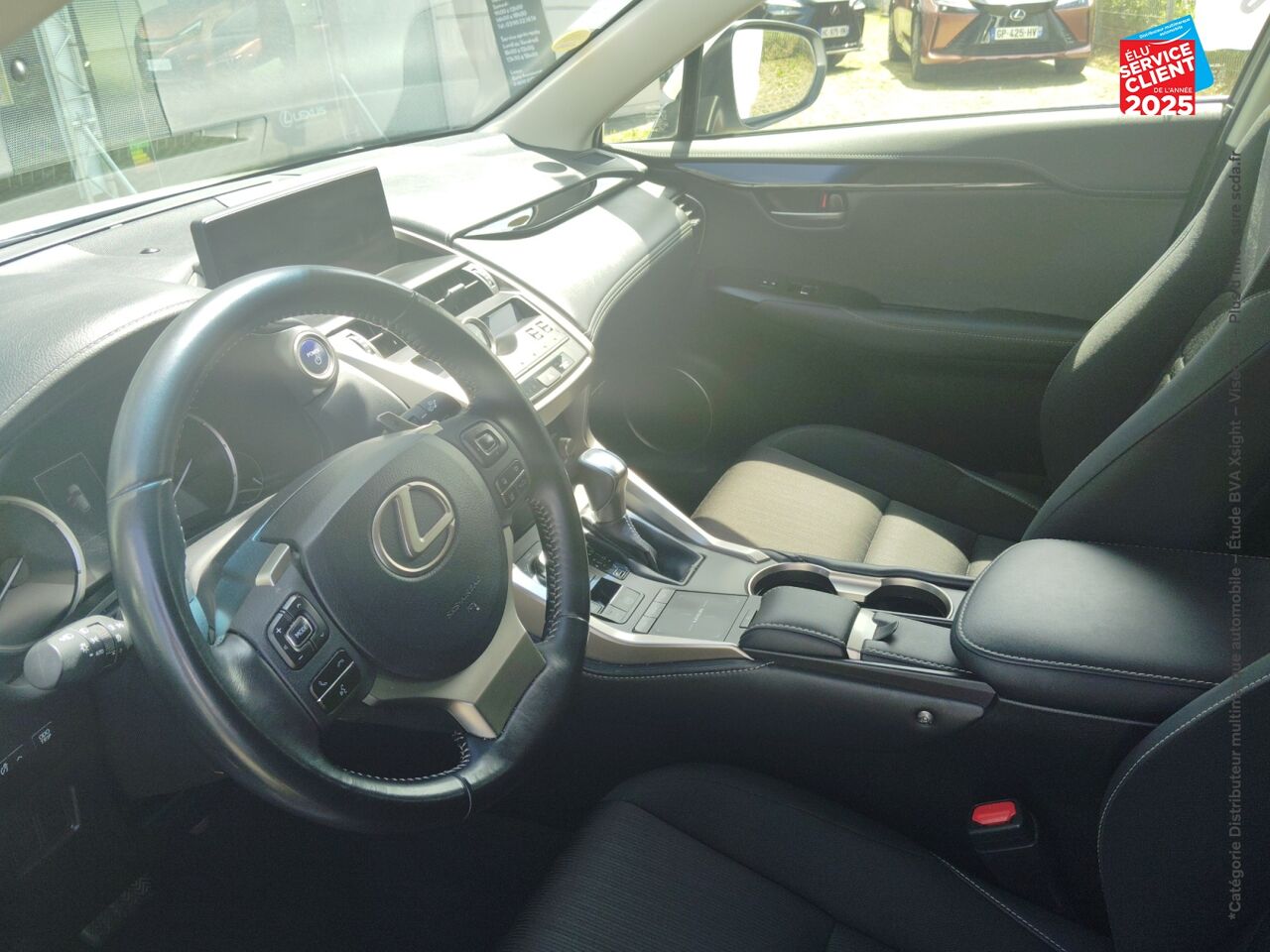 Véhicule d'occasion LEXUS NX 300H 4WD PACK MM19 chez Renault Saint-Louis