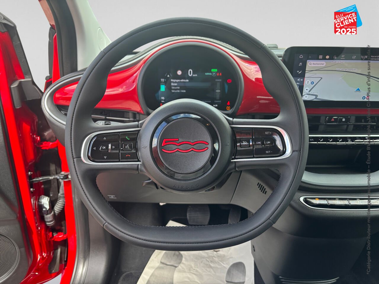 Véhicule d'occasion FIAT 500 E 95CH RED MY23 CAMERA GPS chez Toyota Verdun