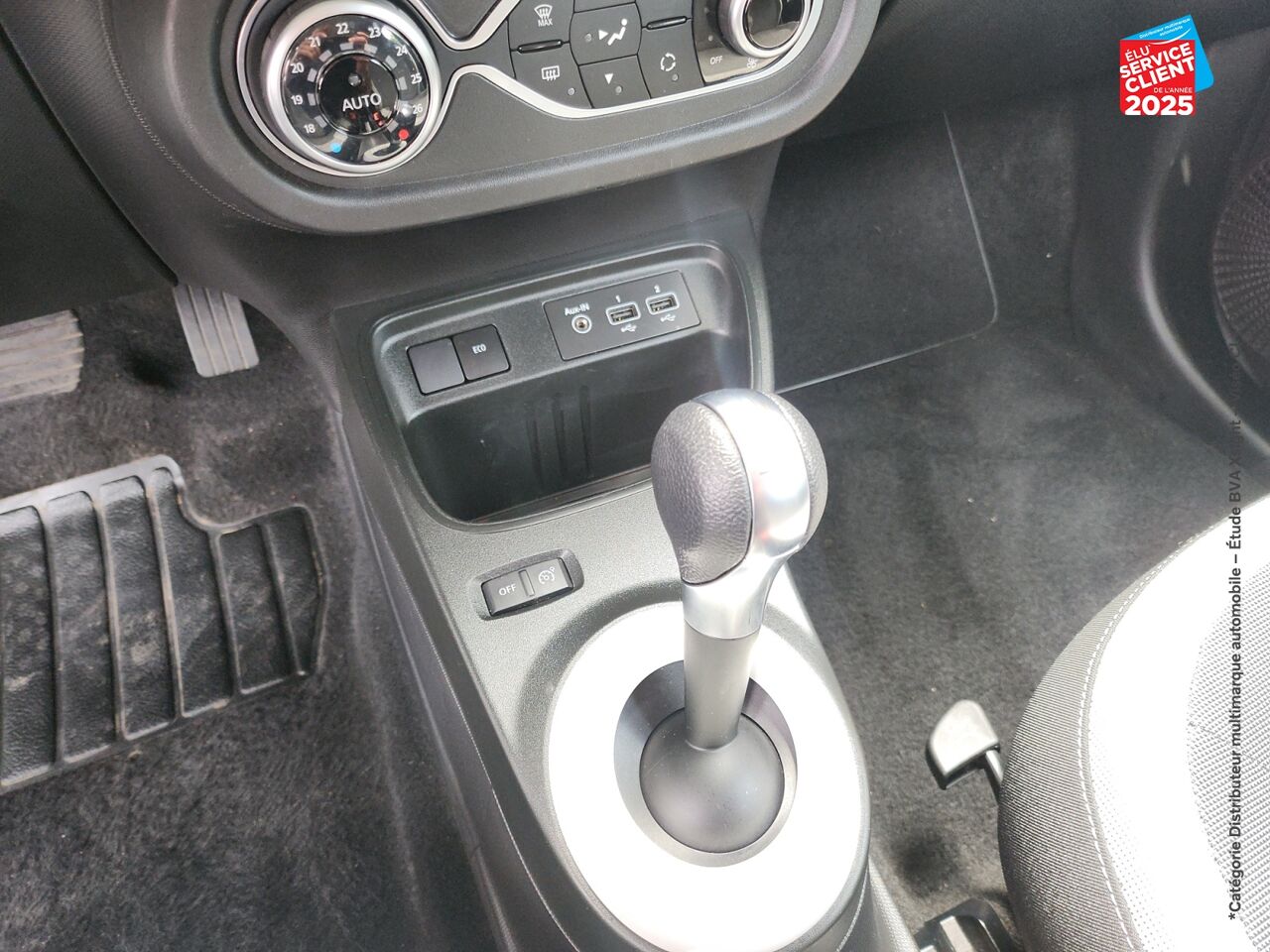 Véhicule d'occasion RENAULT TWINGO E-TECH ELECTRIC EQUILIBRE R80 ACHAT INTEGRAL chez Opel Beaune