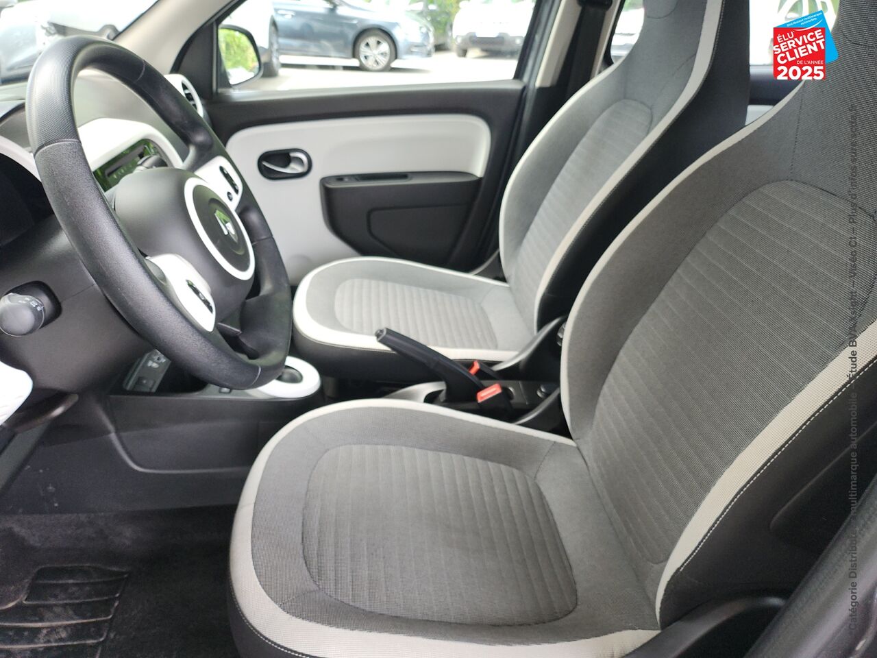 Véhicule d'occasion RENAULT TWINGO E-TECH ELECTRIC EQUILIBRE R80 ACHAT INTEGRAL chez Opel Beaune