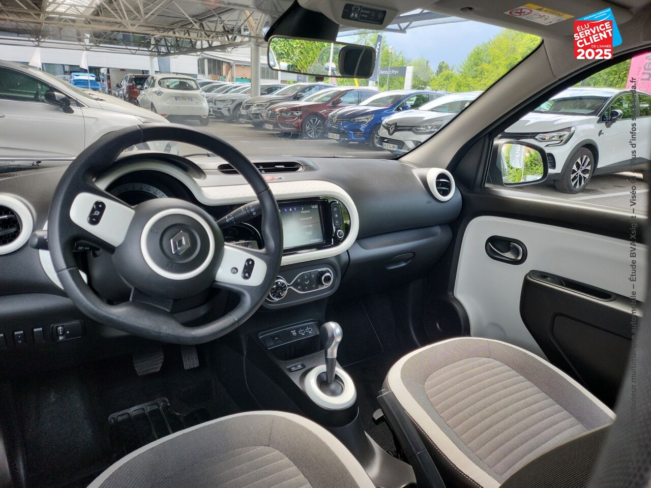Véhicule d'occasion RENAULT TWINGO E-TECH ELECTRIC EQUILIBRE R80 ACHAT INTEGRAL chez Opel Beaune