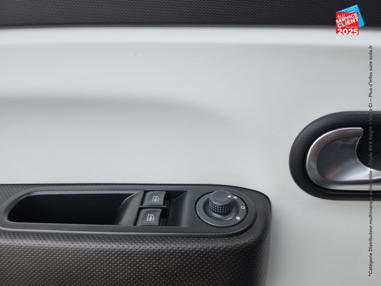 Véhicule d'occasion RENAULT TWINGO E-TECH ELECTRIC EQUILIBRE R80 ACHAT INTEGRAL chez Opel Beaune