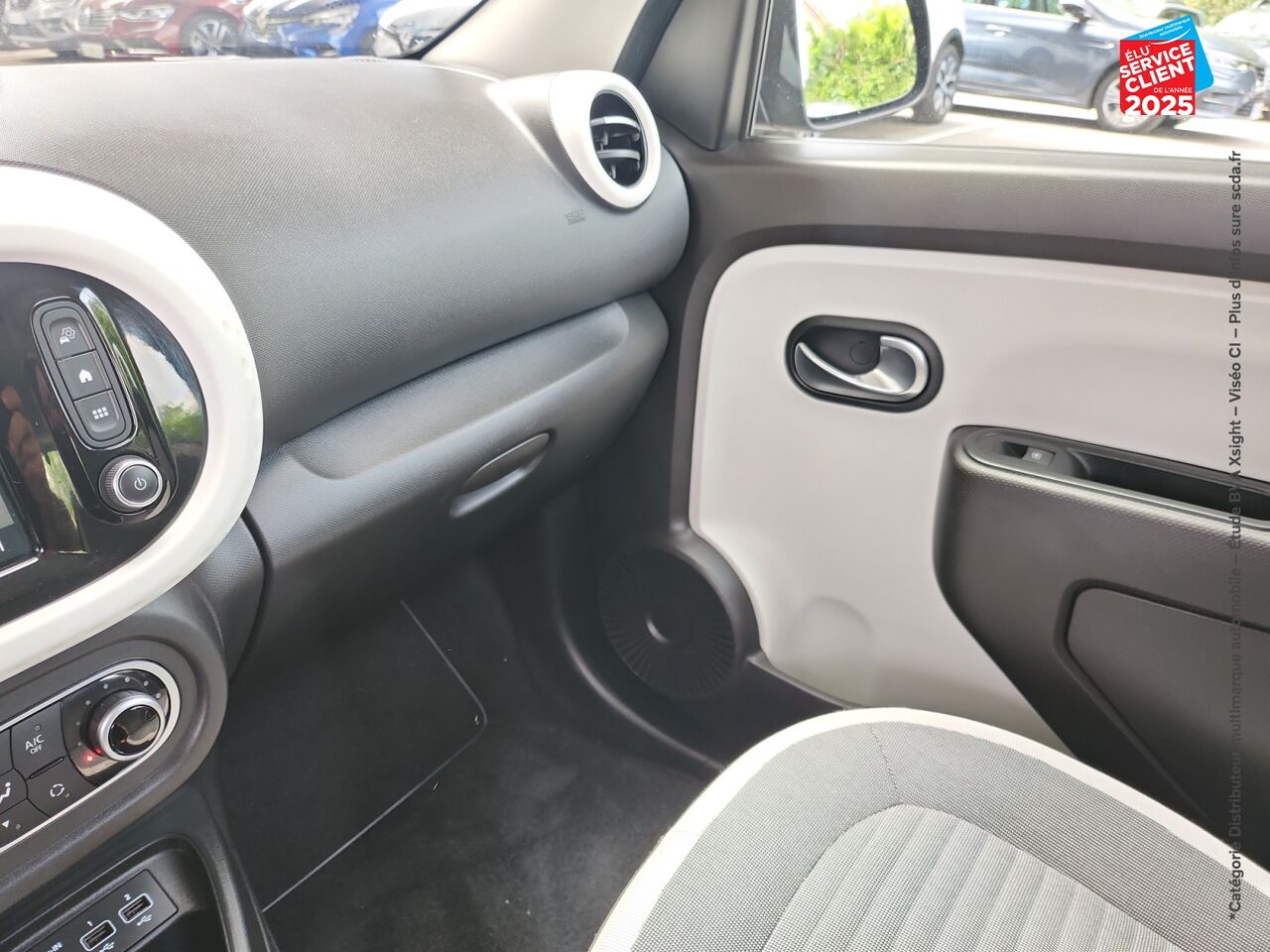 Véhicule d'occasion RENAULT TWINGO E-TECH ELECTRIC EQUILIBRE R80 ACHAT INTEGRAL chez Opel Beaune