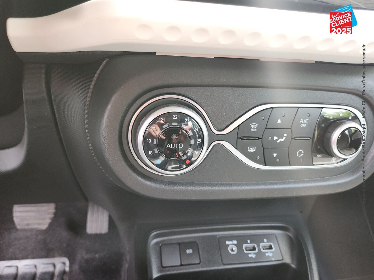 Véhicule d'occasion RENAULT TWINGO E-TECH ELECTRIC EQUILIBRE R80 ACHAT INTEGRAL chez Opel Beaune