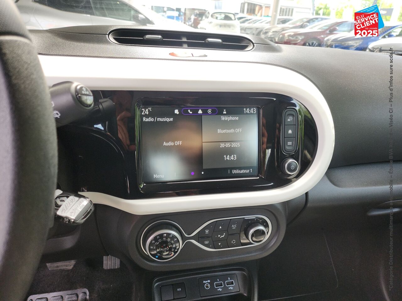 Véhicule d'occasion RENAULT TWINGO E-TECH ELECTRIC EQUILIBRE R80 ACHAT INTEGRAL chez Opel Beaune